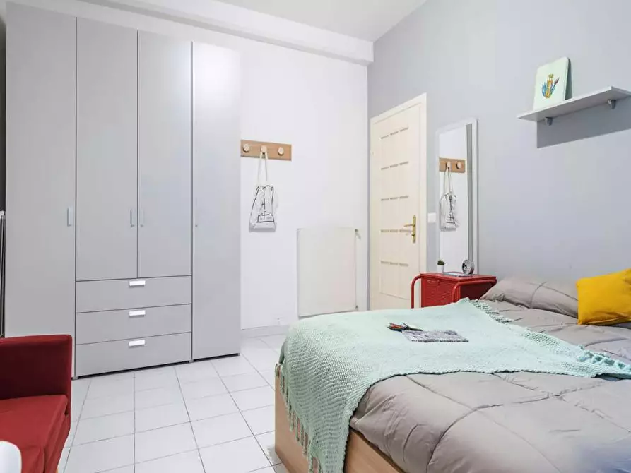 Immagine 1 di Camera in affitto  in Via Benaco a Roma