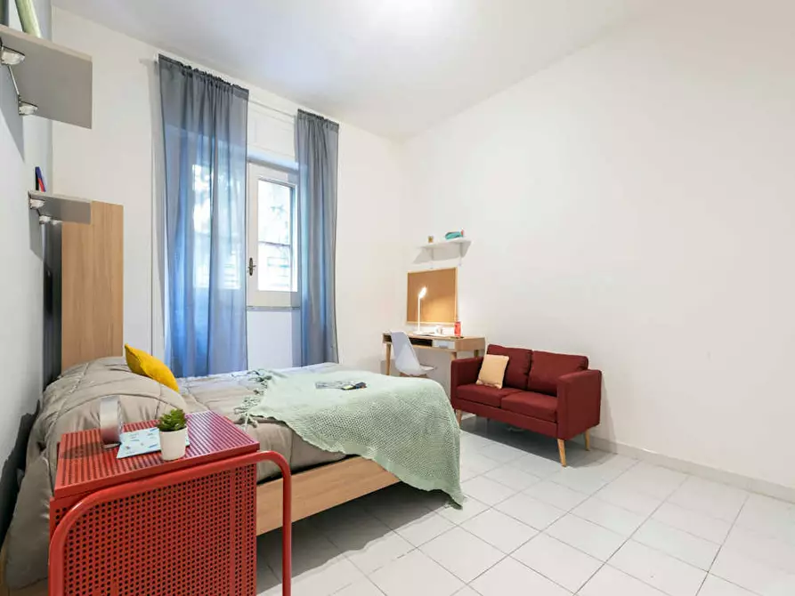 Immagine 1 di Camera in affitto  in Via Benaco a Roma