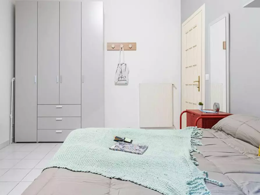 Immagine 6 di Camera in affitto  in Via Benaco a Roma