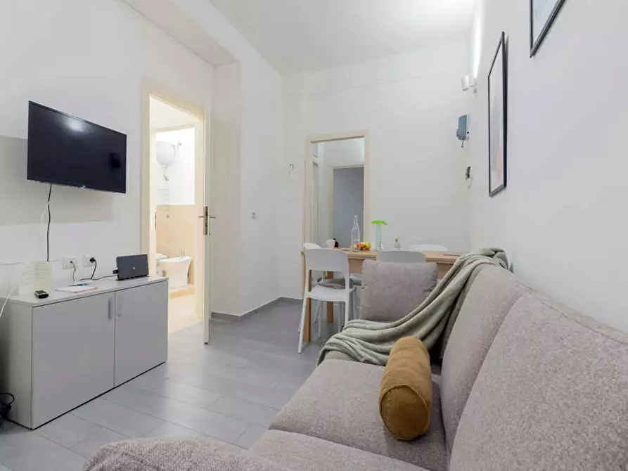 Immagine 10 di Camera in affitto  in Via Benaco a Roma