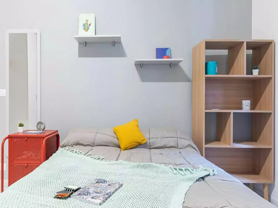 Immagine 5 di Camera in affitto  in Via Benaco a Roma