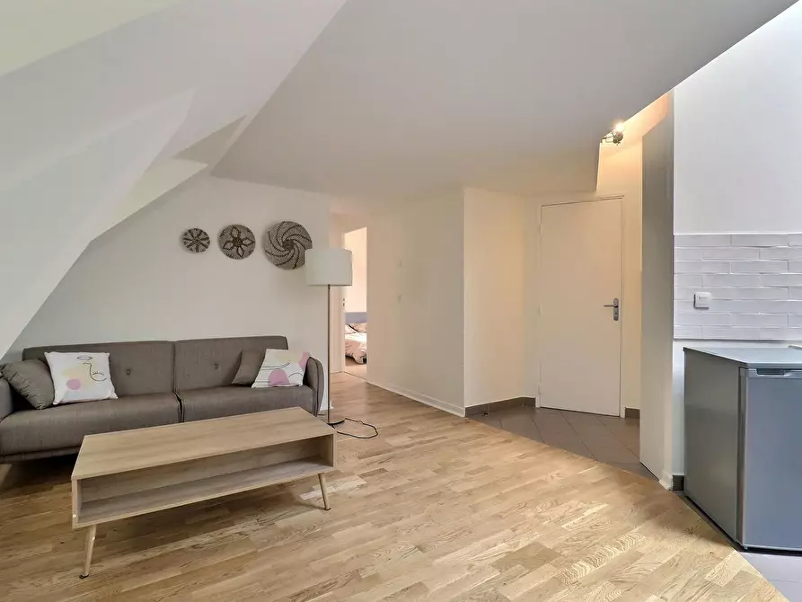 Immagine 8 di Appartamento in affitto  in Avenue Jean Jaurès a Paris