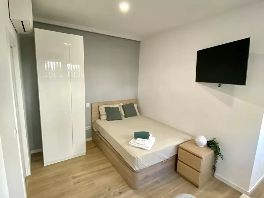 Immagine 1 di Appartamento in affitto  in Avenida de la Reina Victoria a Madrid