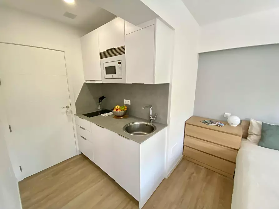 Immagine 3 di Appartamento in affitto  in Avenida de la Reina Victoria a Madrid