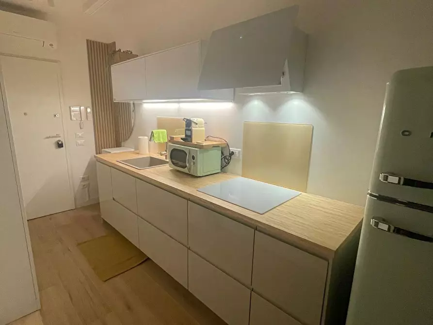 Immagine 2 di Appartamento in affitto  in Via Mascarella a Bologna