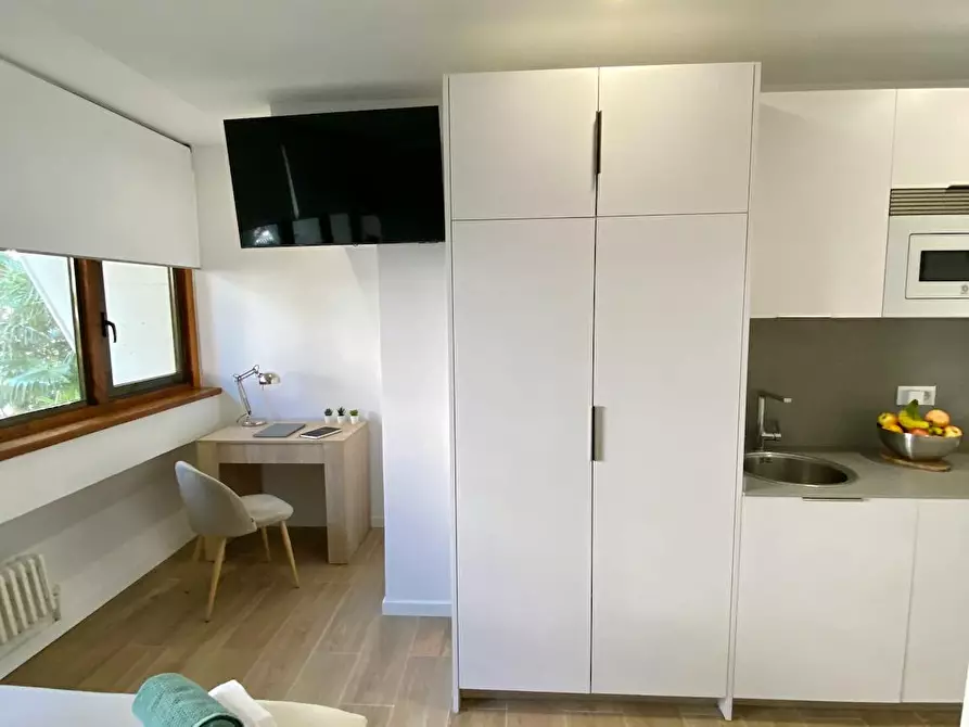 Immagine 3 di Appartamento in affitto  in Avenida de la Reina Victoria a Madrid