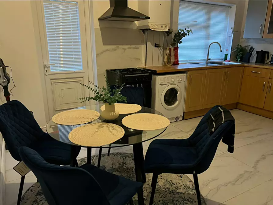 Immagine 2 di Casa indipendente in affitto  in Ash Road a 