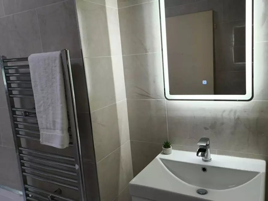 Immagine 9 di Casa indipendente in affitto  in Ash Road a 