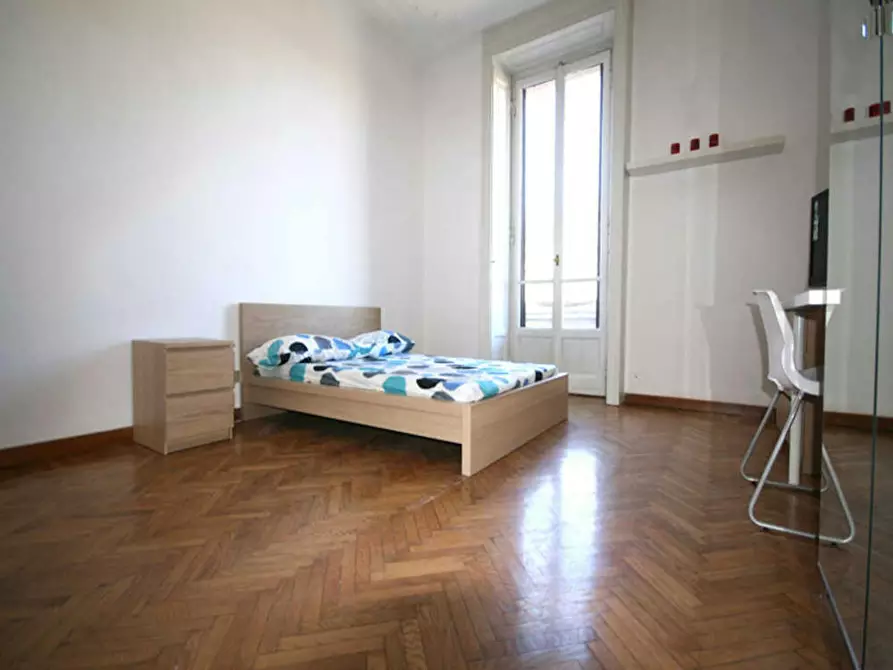 Immagine 3 di Camera in affitto  in Viale Romagna a Milano