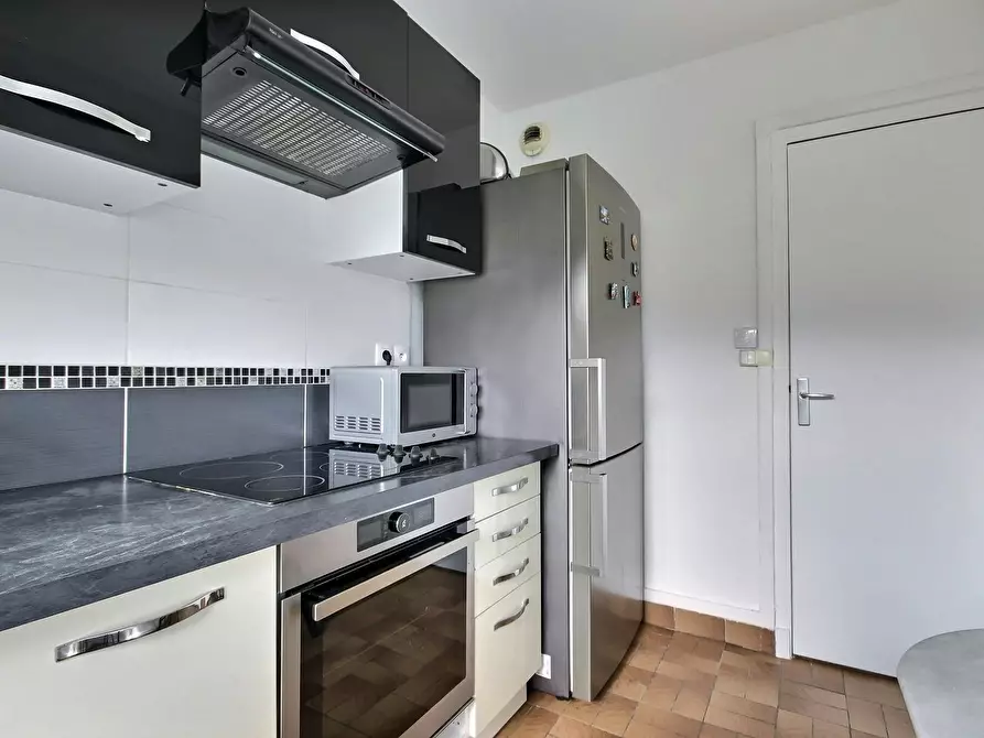 Immagine 8 di Appartamento in affitto  in Avenue Jean Jaurès a Paris
