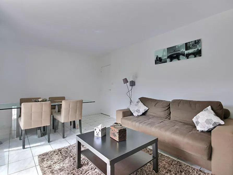 Immagine 5 di Appartamento in affitto  in Avenue Jean Jaurès a Paris