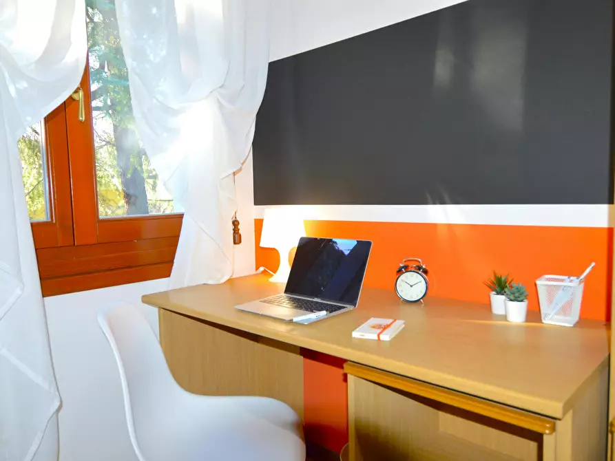 Immagine 2 di Camera in affitto  in Via Marzabotto a Modena