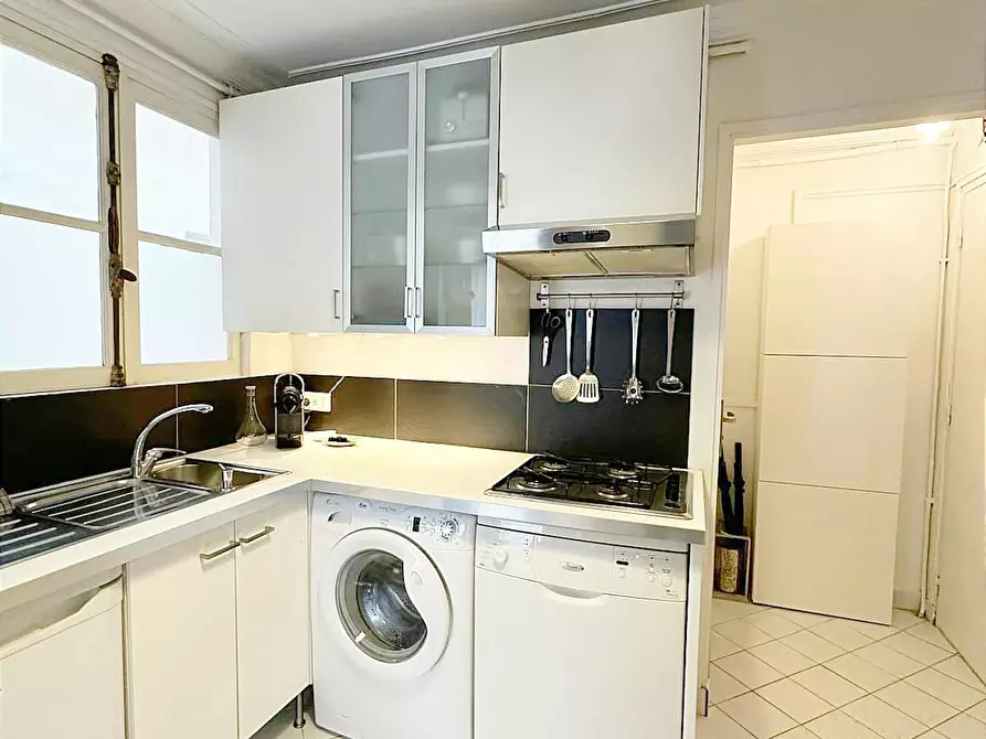 Immagine 7 di Appartamento in affitto  in Rue Blondel a Paris