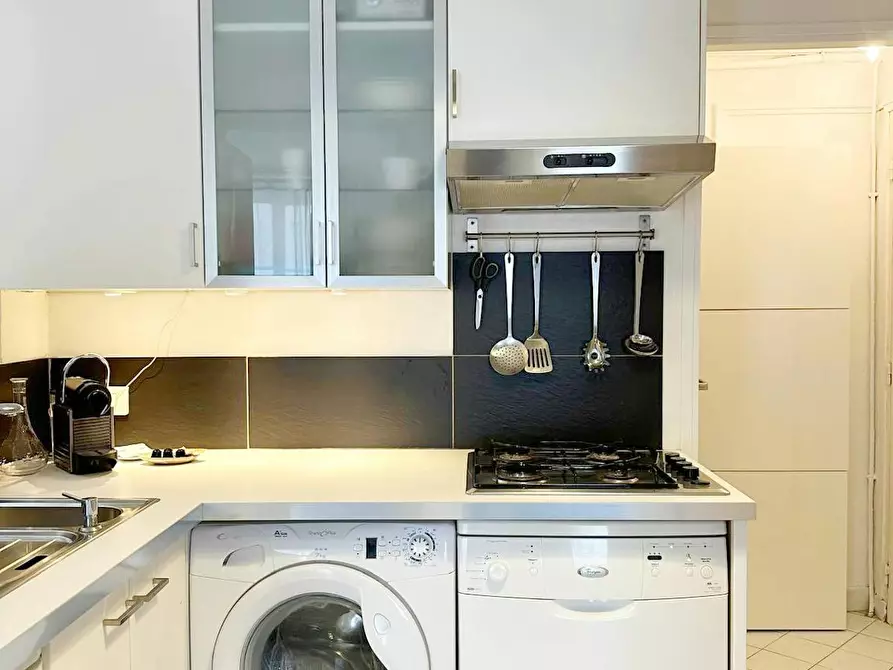 Immagine 5 di Appartamento in affitto  in Rue Blondel a Paris