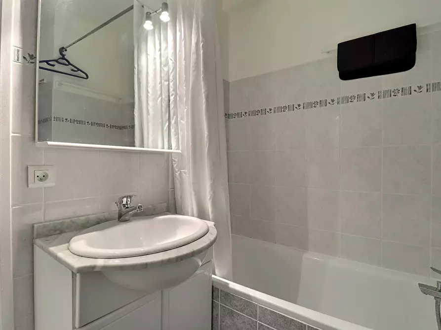 Immagine 10 di Appartamento in affitto  in Rue de la Tour a Paris 16