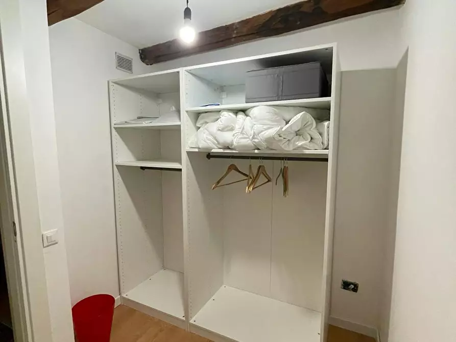 Immagine 10 di Camera in affitto  in Piazza Dante a Napoli