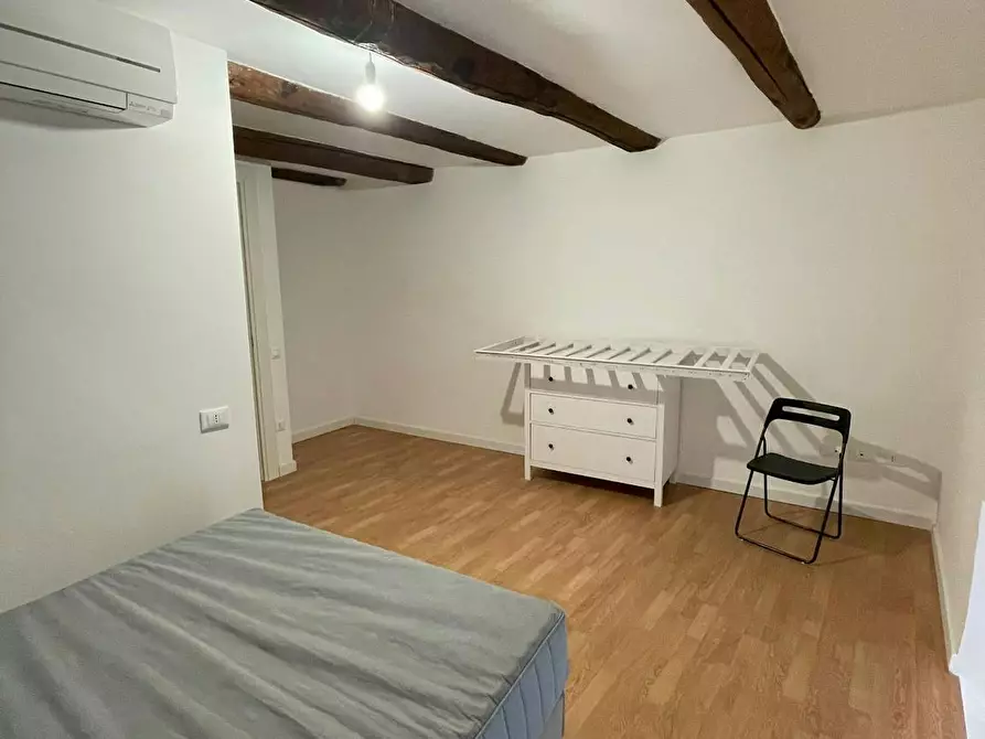 Immagine 7 di Camera in affitto  in Piazza Dante a Napoli