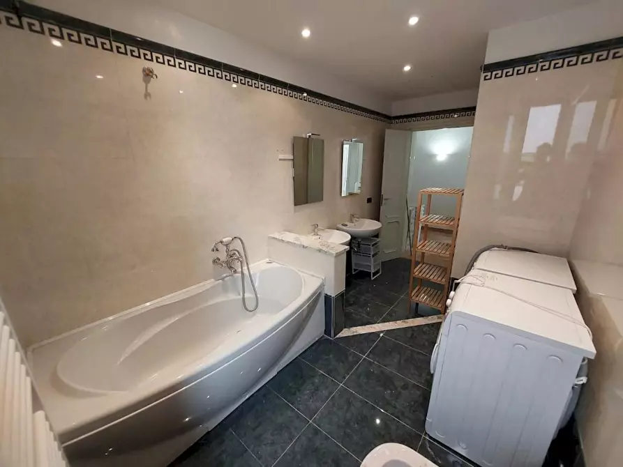 Immagine 4 di Camera condivisa in affitto  in Via Giuseppe La Farina a Firenze