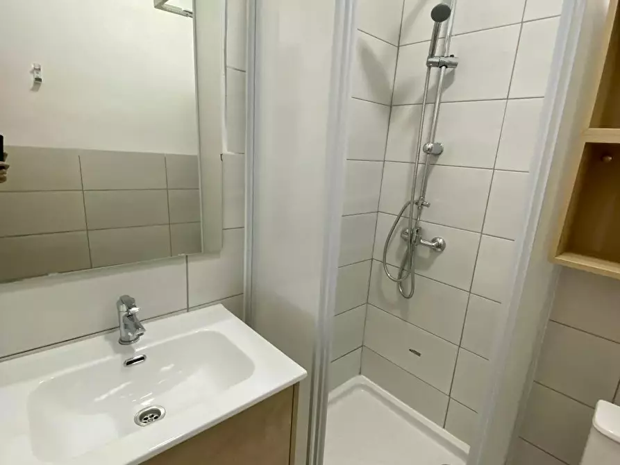 Immagine 6 di Camera in affitto  in Carrer Cirilo Amorós a Valencia