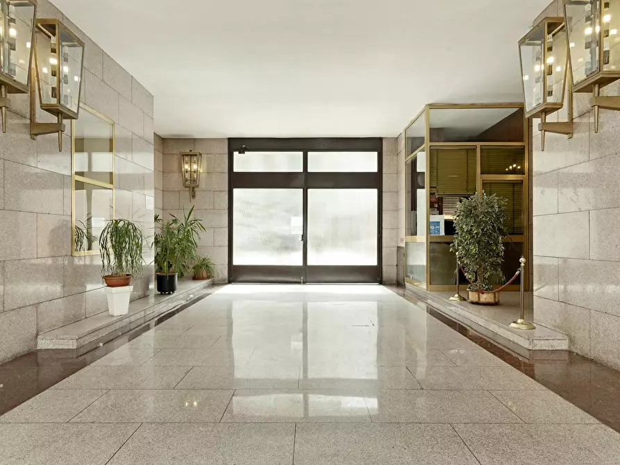 Immagine 10 di Camera in affitto  in Corso di Porta Romana a Milano