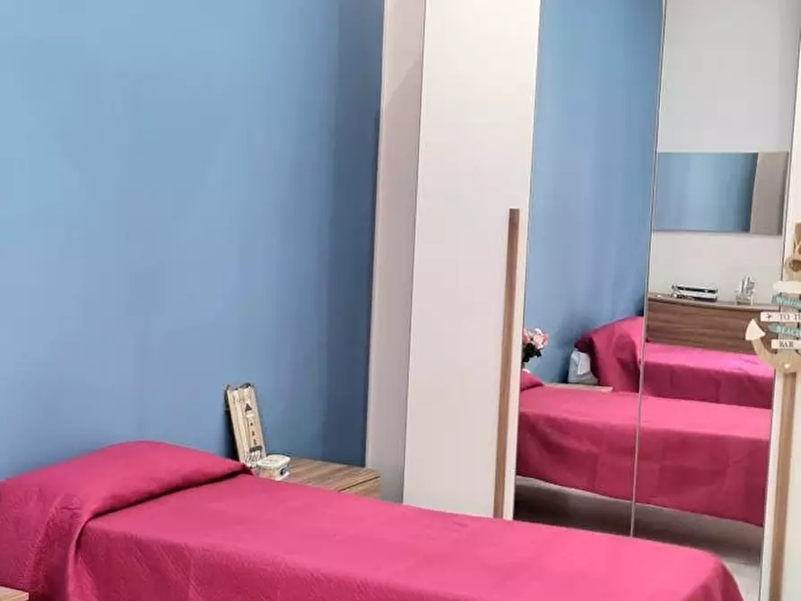 Immagine 2 di Camera in affitto  in Via delle Zite a Napoli