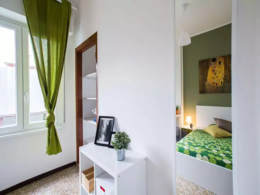 Immagine 5 di Camera in affitto  in Viale Carlo Espinasse a Milano