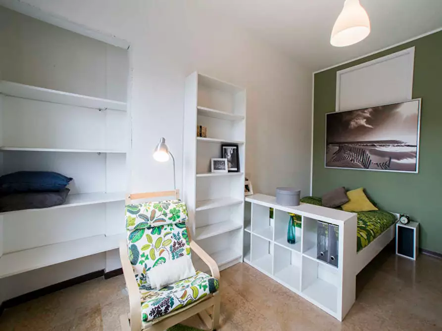 Immagine 2 di Camera in affitto  in Viale Carlo Espinasse a Milano