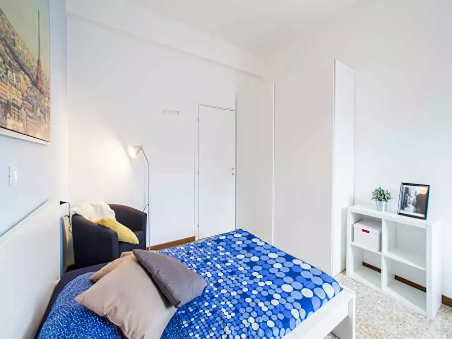 Immagine 5 di Camera in affitto  in Viale Carlo Espinasse a Milano