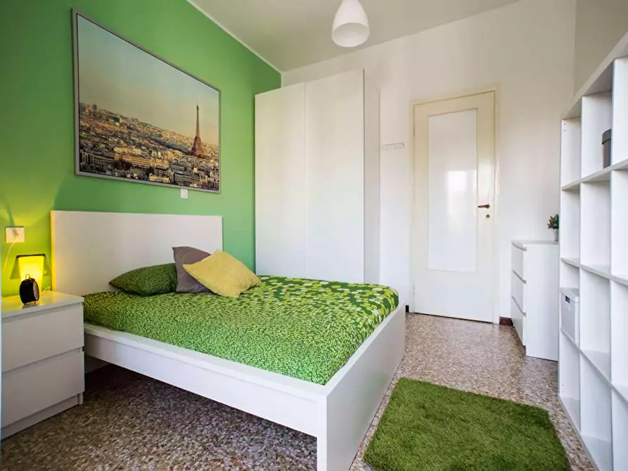 Immagine 2 di Camera in affitto  in Viale Carlo Espinasse a Milano