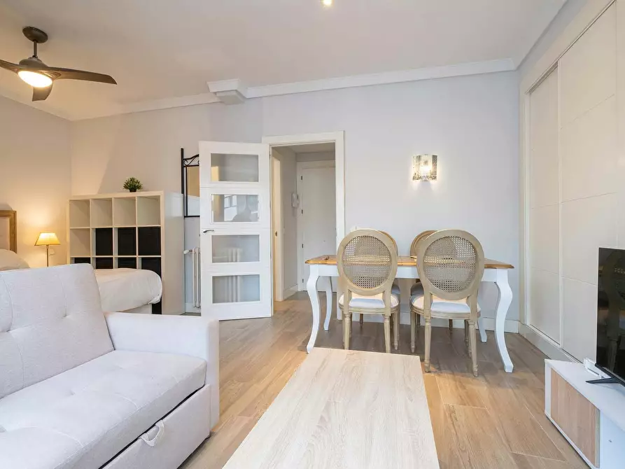 Immagine 7 di Appartamento in affitto  in Calle del Poeta Joan Maragall a Madrid