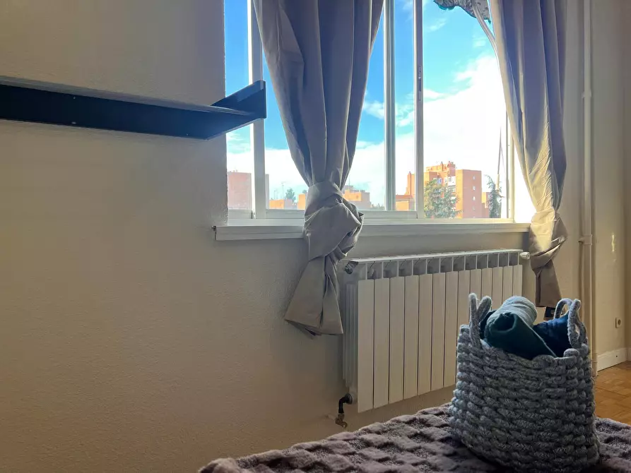 Immagine 9 di Camera in affitto  in Calle de Valdevarnes a Madrid