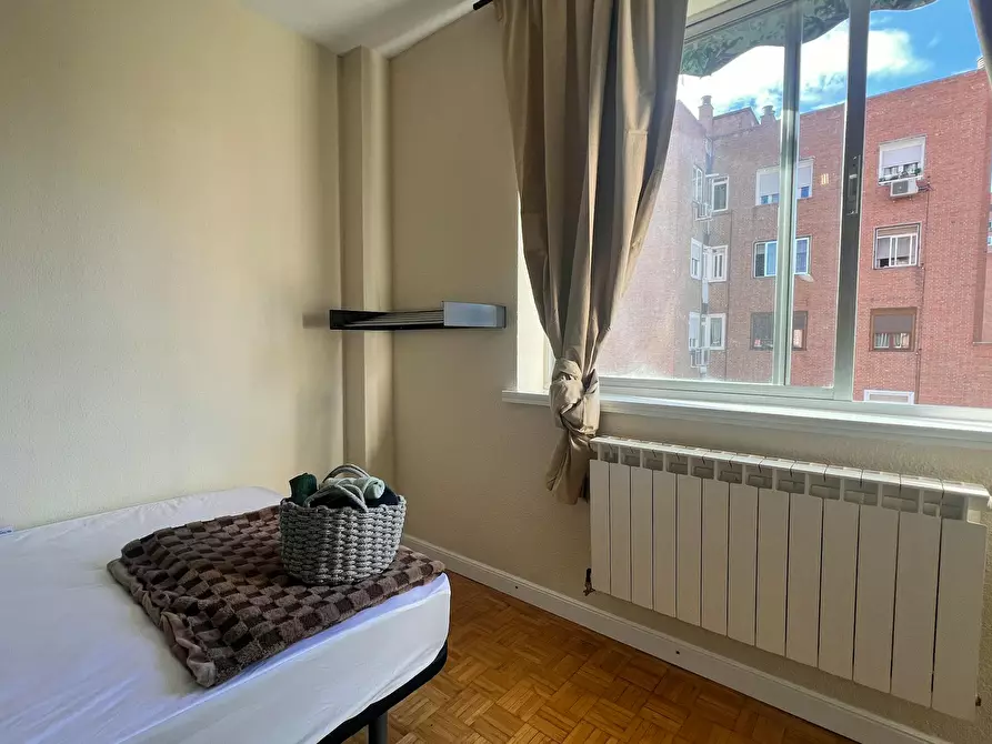 Immagine 4 di Camera in affitto  in Calle de Valdevarnes a Madrid