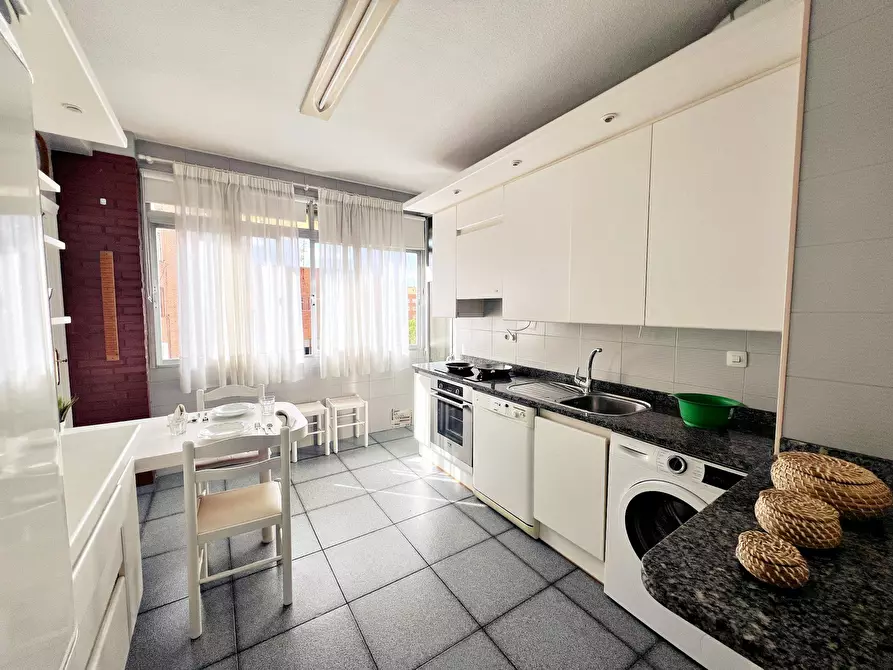 Immagine 10 di Camera in affitto  in Calle de Valdevarnes a Madrid