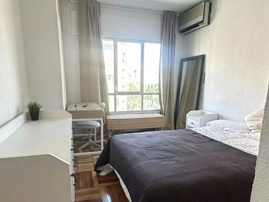 Immagine 1 di Camera in affitto  in Calle de Cavanilles a Madrid