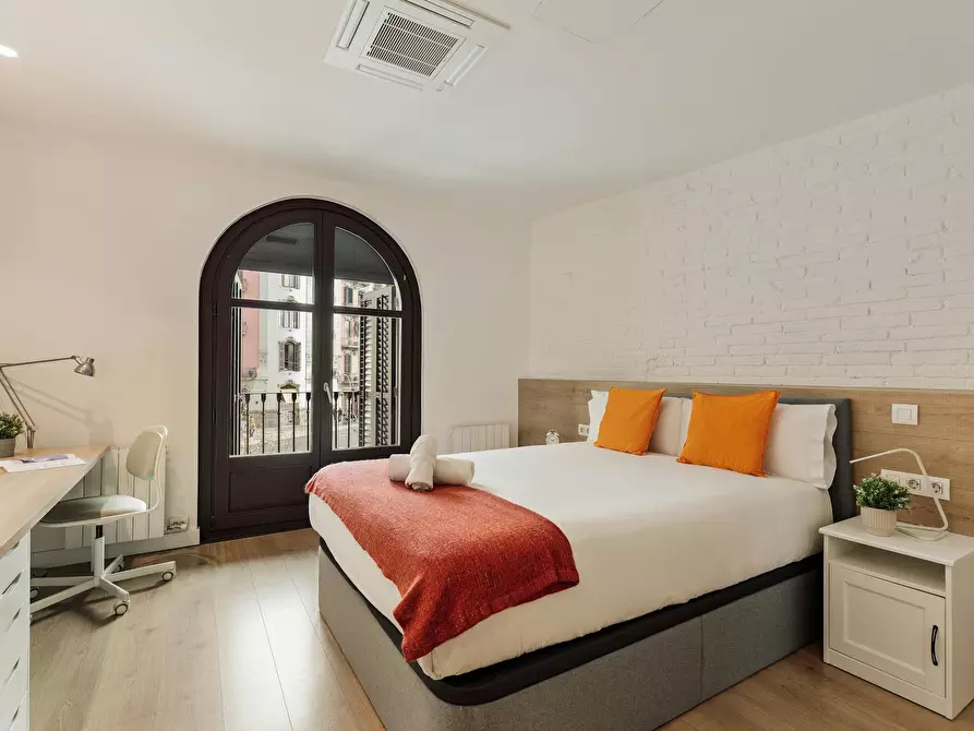 Immagine 1 di Camera in affitto  in Carrer de Balmes a Barcelona