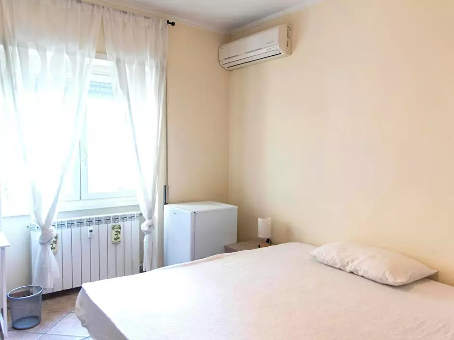 Immagine 1 di Camera in affitto  in Via Calpurnio Fiamma a Roma