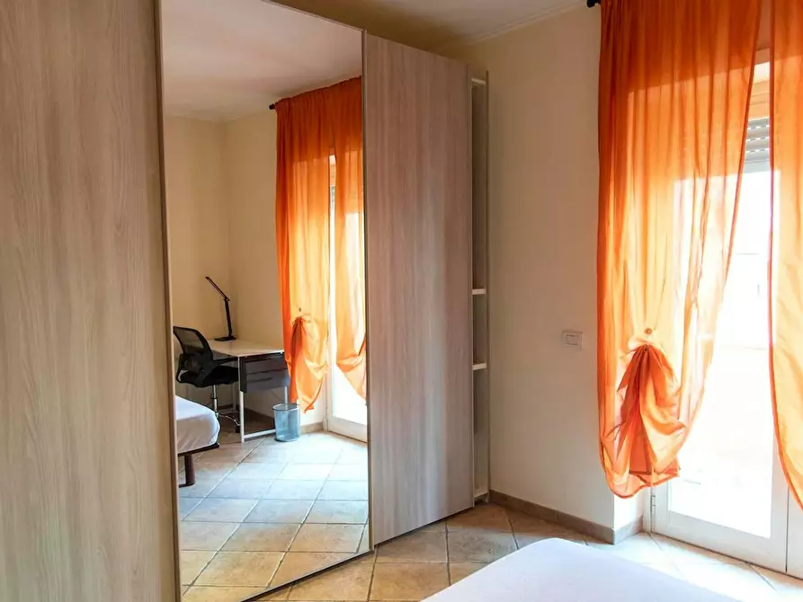 Immagine 2 di Camera in affitto  in Via Calpurnio Fiamma a Roma