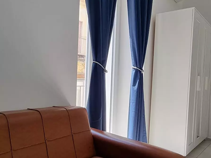 Immagine 9 di Camera in affitto  in Via delle Zite a Napoli