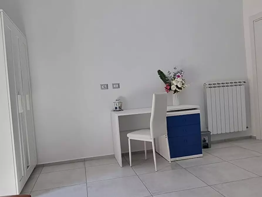 Immagine 8 di Camera in affitto  in Via delle Zite a Napoli