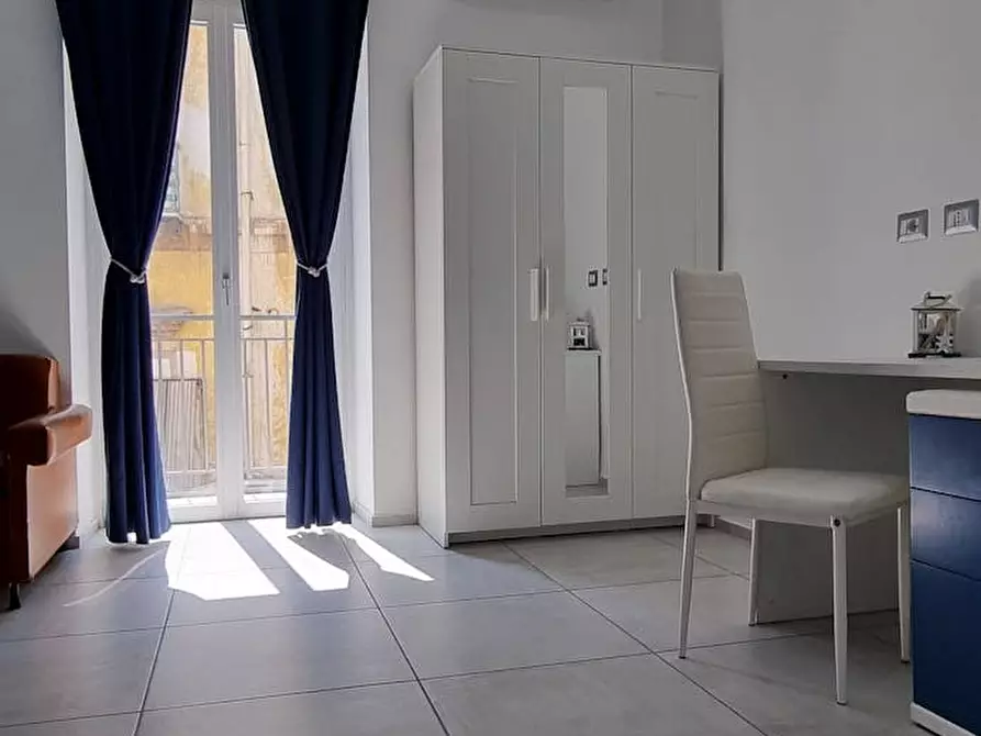 Immagine 10 di Camera in affitto  in Via delle Zite a Napoli