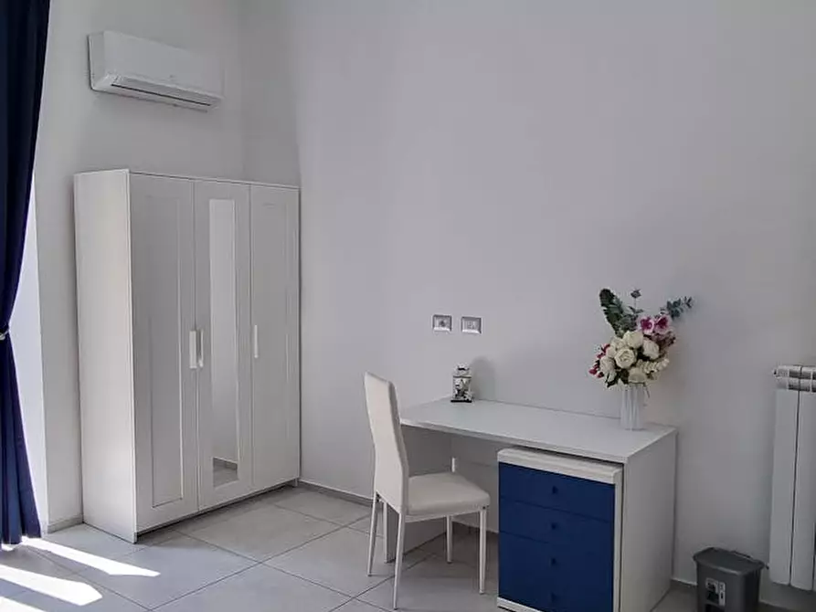Immagine 3 di Camera in affitto  in Via delle Zite a Napoli