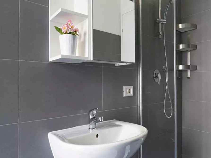 Immagine 9 di Camera in affitto  in Viale Coni Zugna a Milano