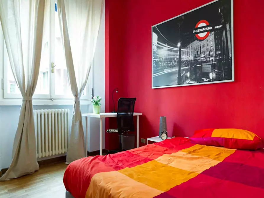 Immagine 2 di Camera in affitto  in Viale Coni Zugna a Milano