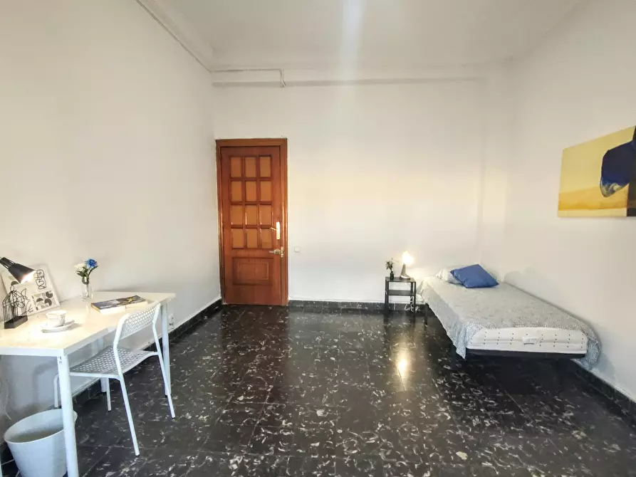 Immagine 1 di Camera in affitto  in Carrer Conca a Valencia