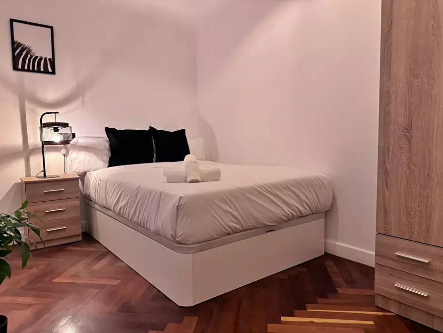 Immagine 3 di Camera in affitto  in Carrer de Pau Claris a Barcelona