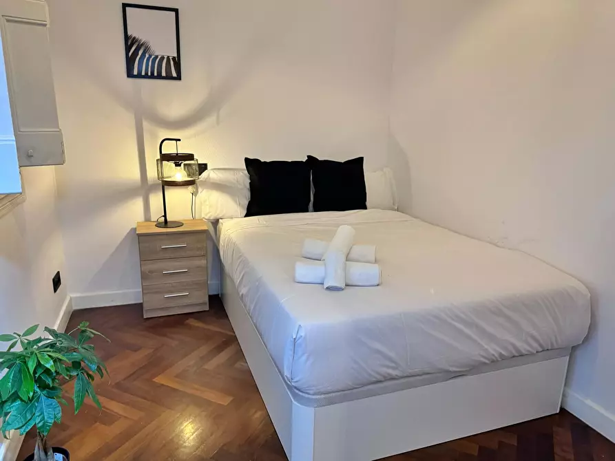 Immagine 2 di Camera in affitto  in Carrer de Pau Claris a Barcelona