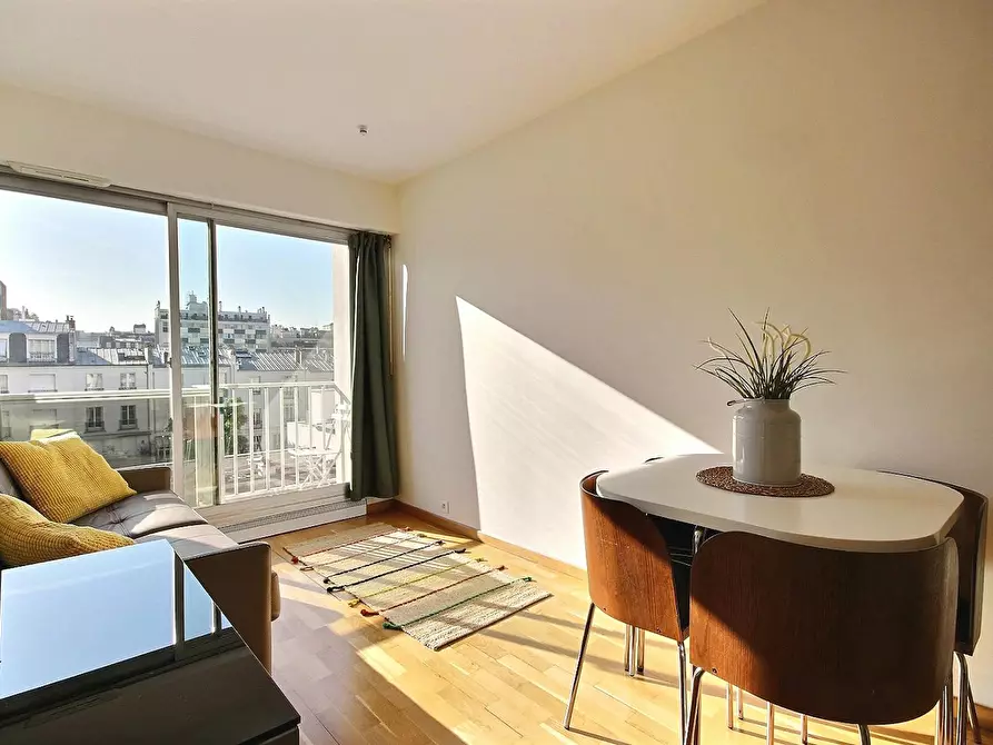 Immagine 1 di Appartamento in affitto  in Rue de la Pompe a Paris 16