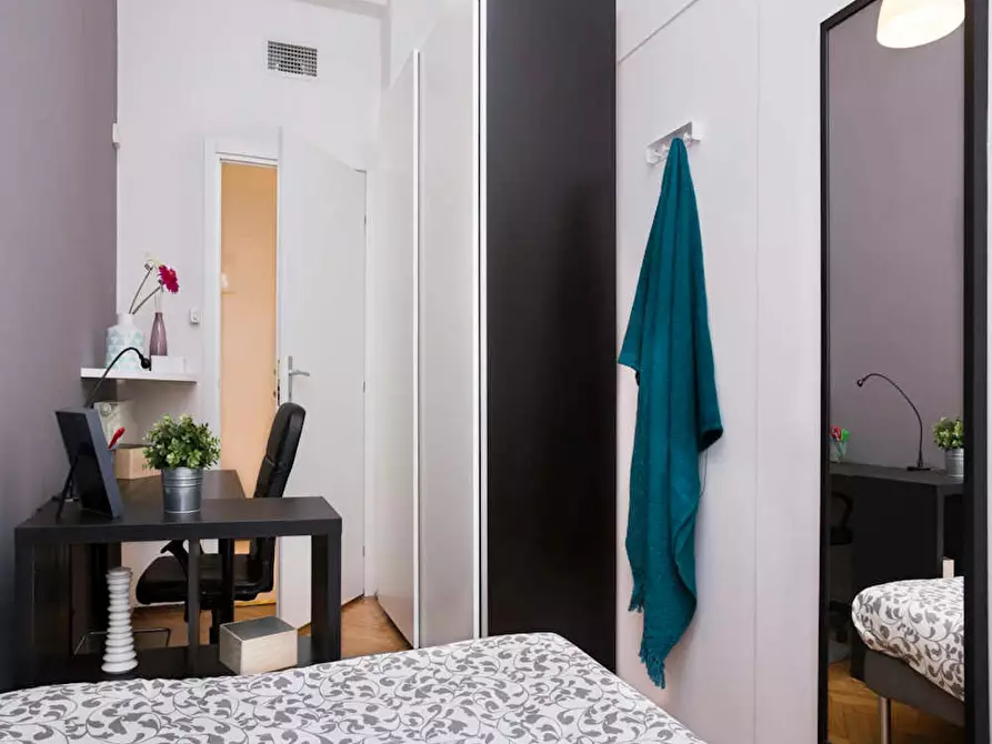 Immagine 3 di Camera in affitto  in Via Caminadella a Milano