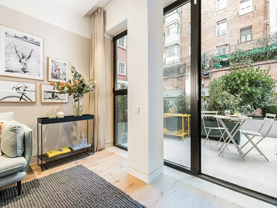 Immagine 4 di Appartamento in affitto  in Calle de Colomer a Madrid