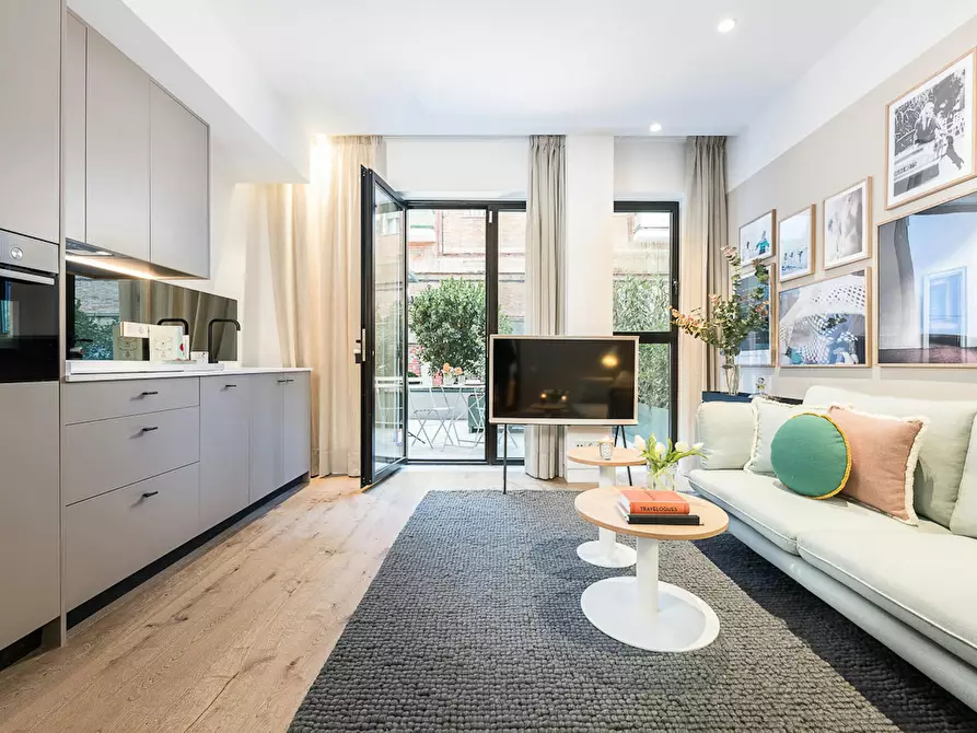 Immagine 8 di Appartamento in affitto  in Calle de Colomer a Madrid